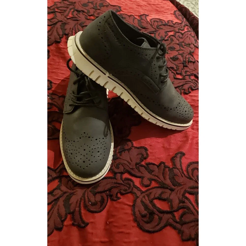 Steve Madden boys shoes, size 3, new